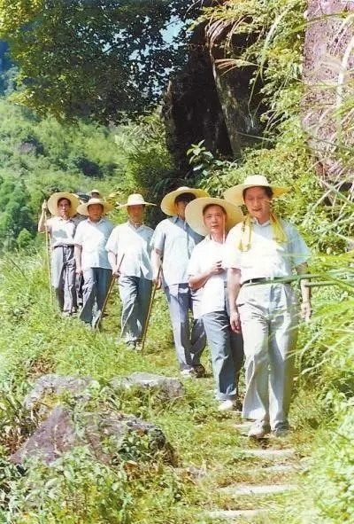 1989年7月，習(xí)近平在壽寧縣山村。